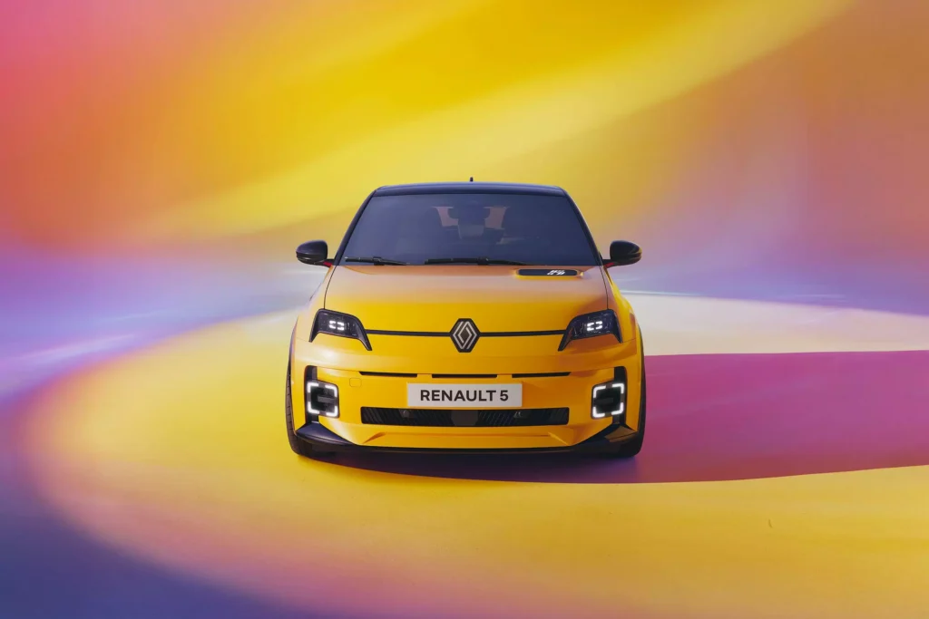 vista frontal da viatura Renault 5