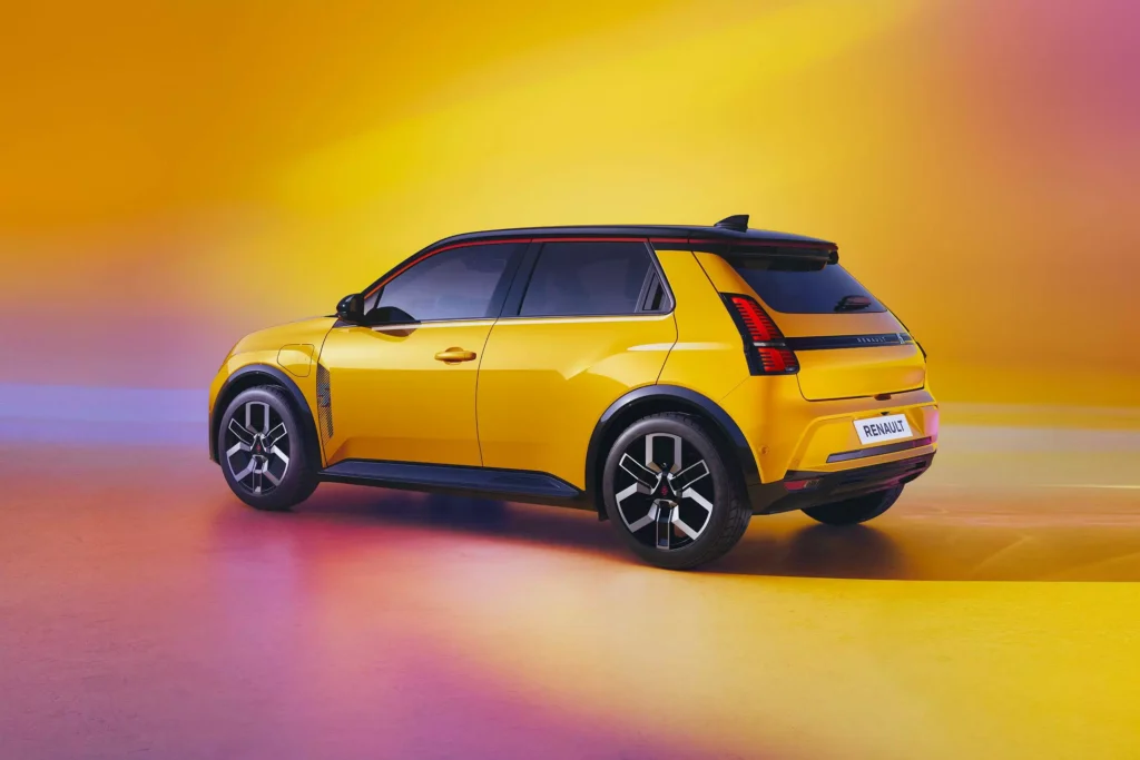 vista 3/4 da viatura Renault 5